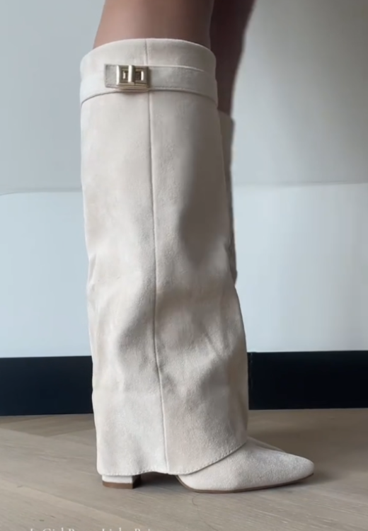 Elegant Knee-Length Leather Boots