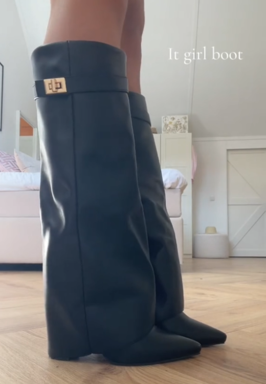Elegant Knee-Length Leather Boots