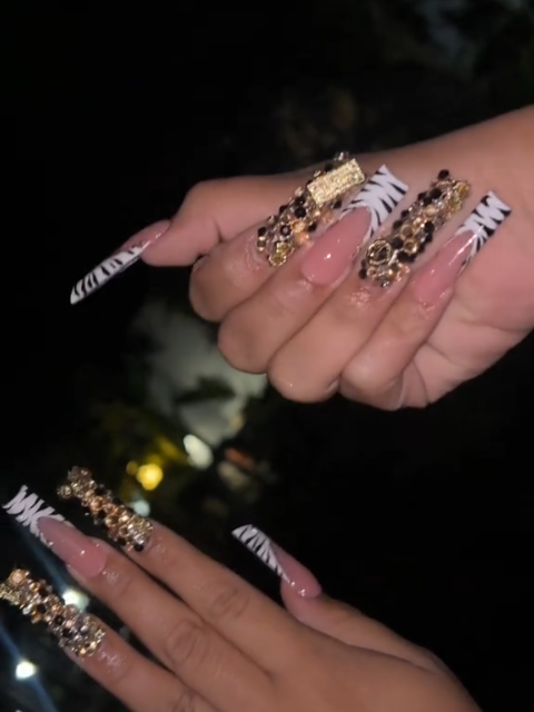 Gold diamond sparkling zebra pattern press-on nails