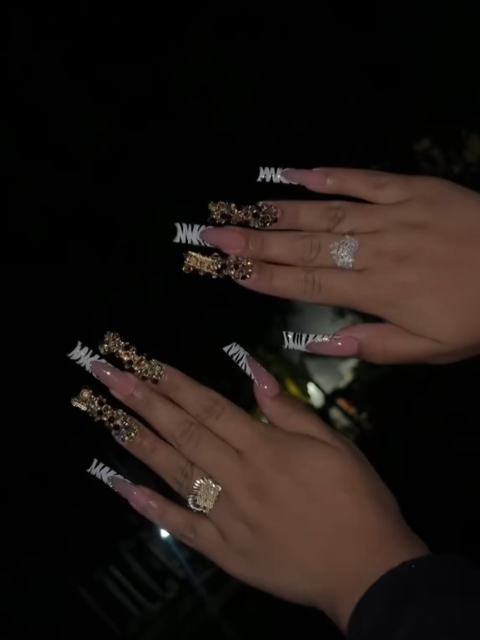 Gold diamond sparkling zebra pattern press-on nails