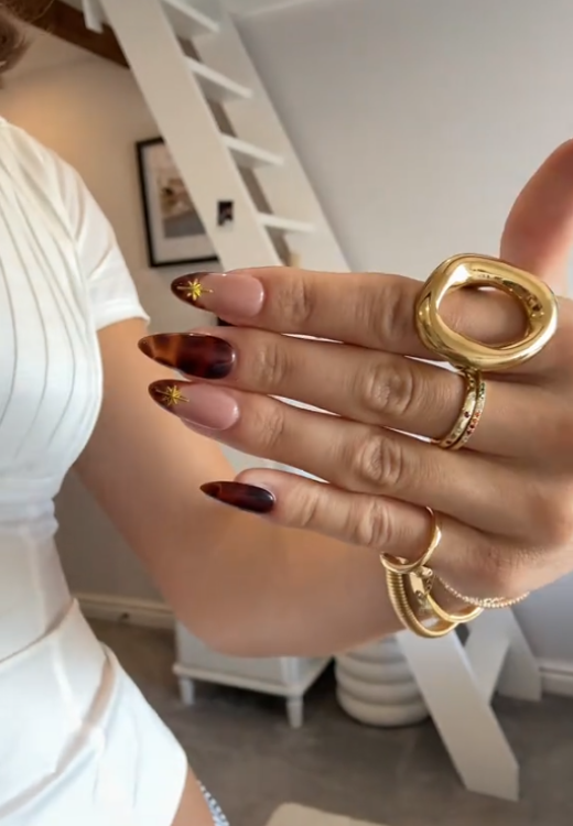 Elegant leopard six-pointed star press-on nails