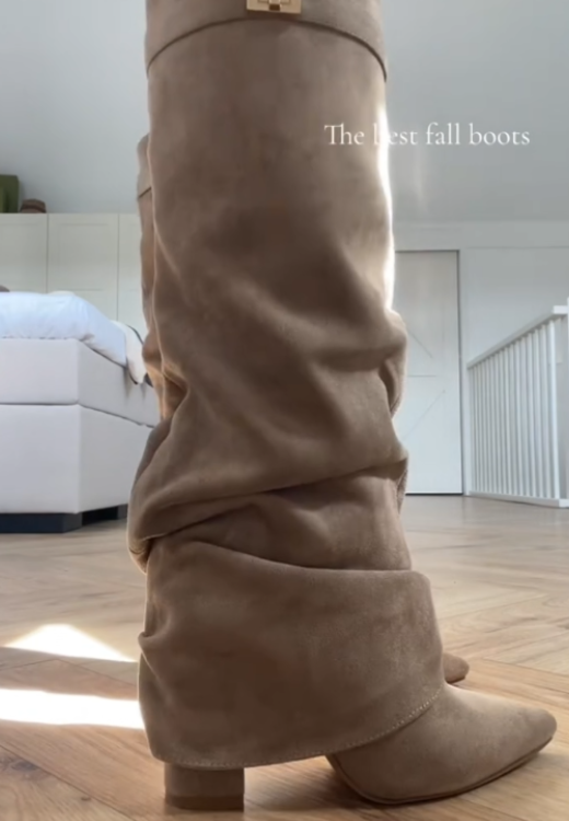 Elegant suede light brown boots