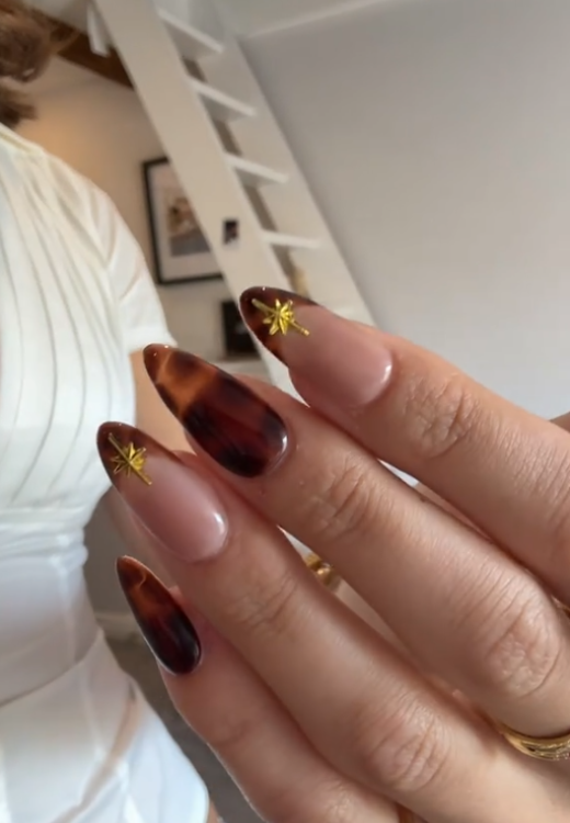 Elegant leopard six-pointed star press-on nails