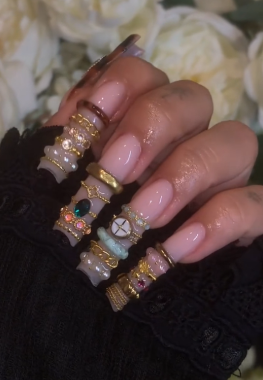 Exquisite golden multi-ring press on nails