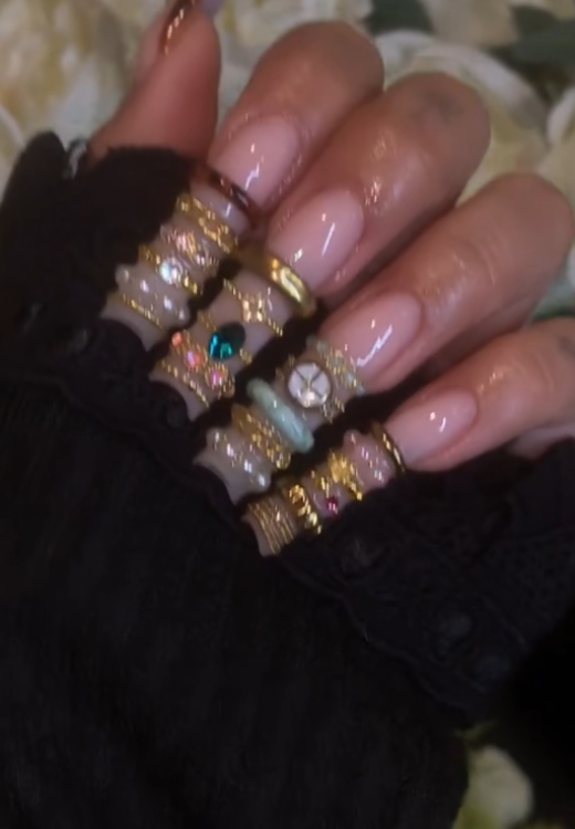 Exquisite golden multi-ring press on nails