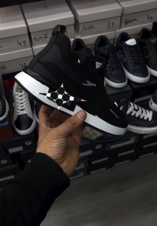Mesh stitching black letter breathable casual shoes