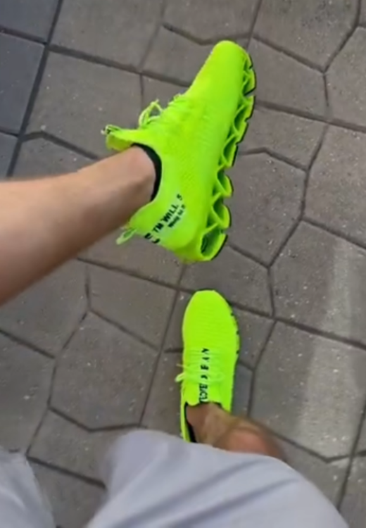 Men's lightweight fluorescent green sneakers
