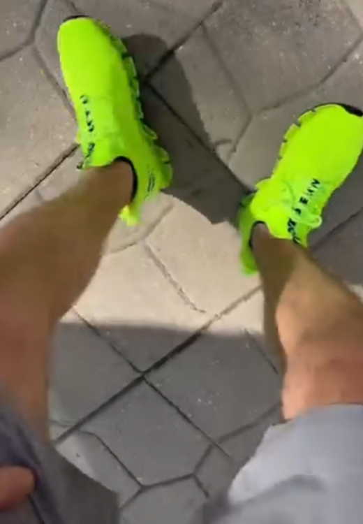 Men's lightweight fluorescent green sneakers