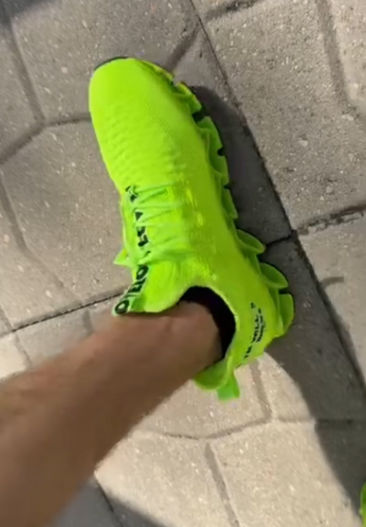 Men's lightweight fluorescent green sneakers
