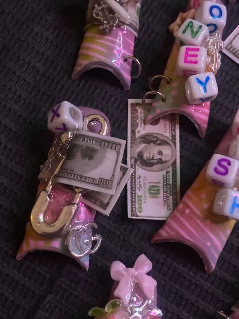 Lucky cash Halloween press-on nails