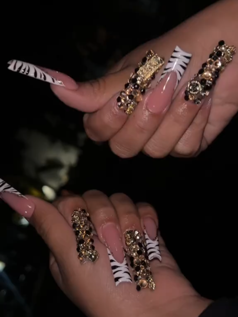 Gold diamond sparkling zebra pattern press-on nails