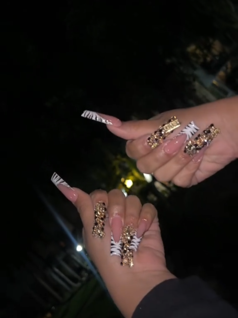 Gold diamond sparkling zebra pattern press-on nails