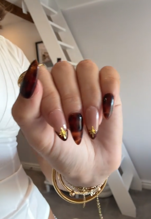 Elegant leopard six-pointed star press-on nails