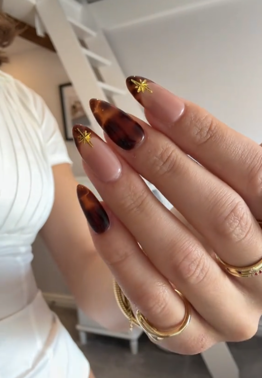 Elegant leopard six-pointed star press-on nails