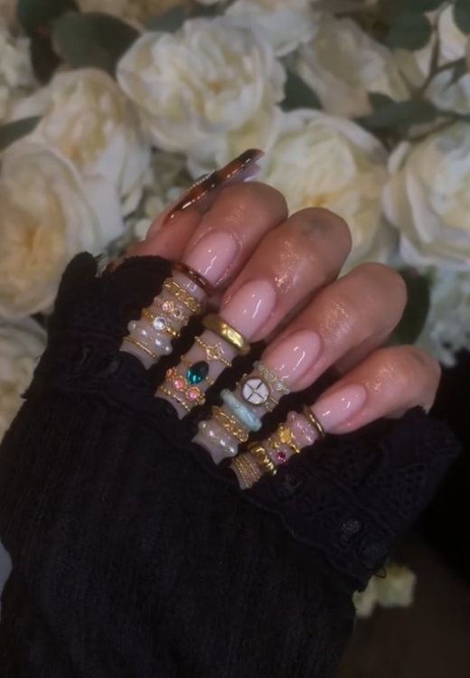 Exquisite golden multi-ring press on nails