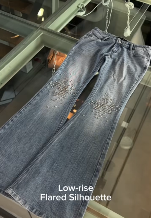 Elegance style rivet hole jeans