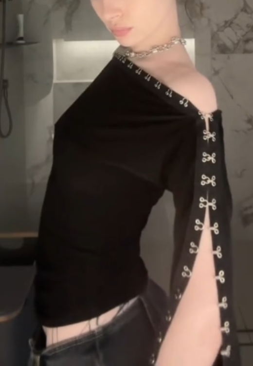 Fashion multi-wearing tops