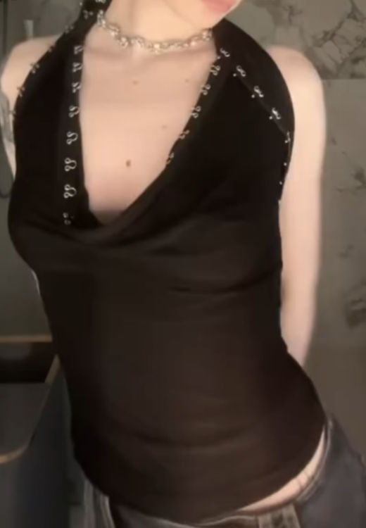 Fashion multi-wearing tops