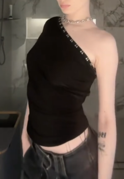 Fashion multi-wearing tops